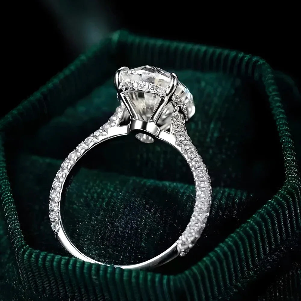 LUMINA™ Premium Oval Moissanite Ring – 8CT D VVS1 | Luxury 925 Silver