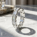 LUMINA™ Luxury Emerald Cut Moissanite Ring – 925 Sterling Silver Eternity Wedding Band טבעת יוקרה מוסונייט בחיתוך אמרלד – כסף סטרלינג 925 דגם איטרניטי לחתונה